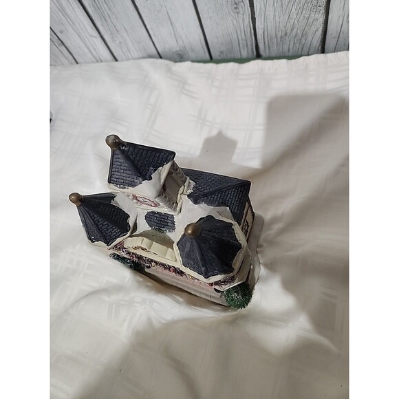 Christmas Victoria Falls Porcelain Lighted House- City Hall Collector Series III - Picture 4 of 9